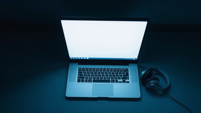 blocks notifications and apps automatically